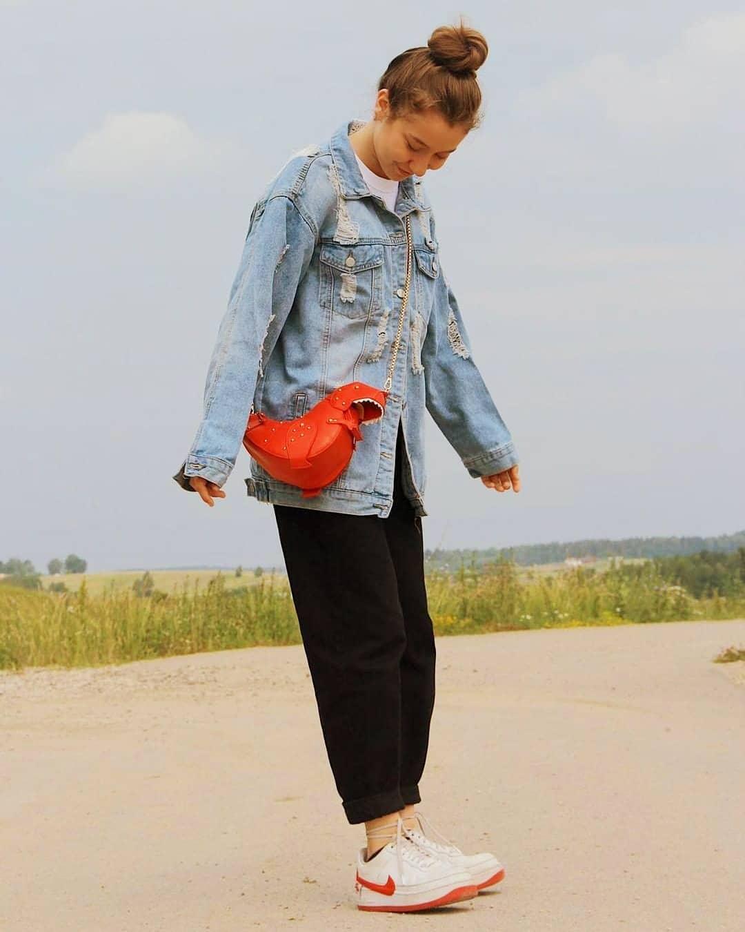 Classic and Comfortable Tote Bag - Durable Canvas - Everyday Essential for Style and Functionality