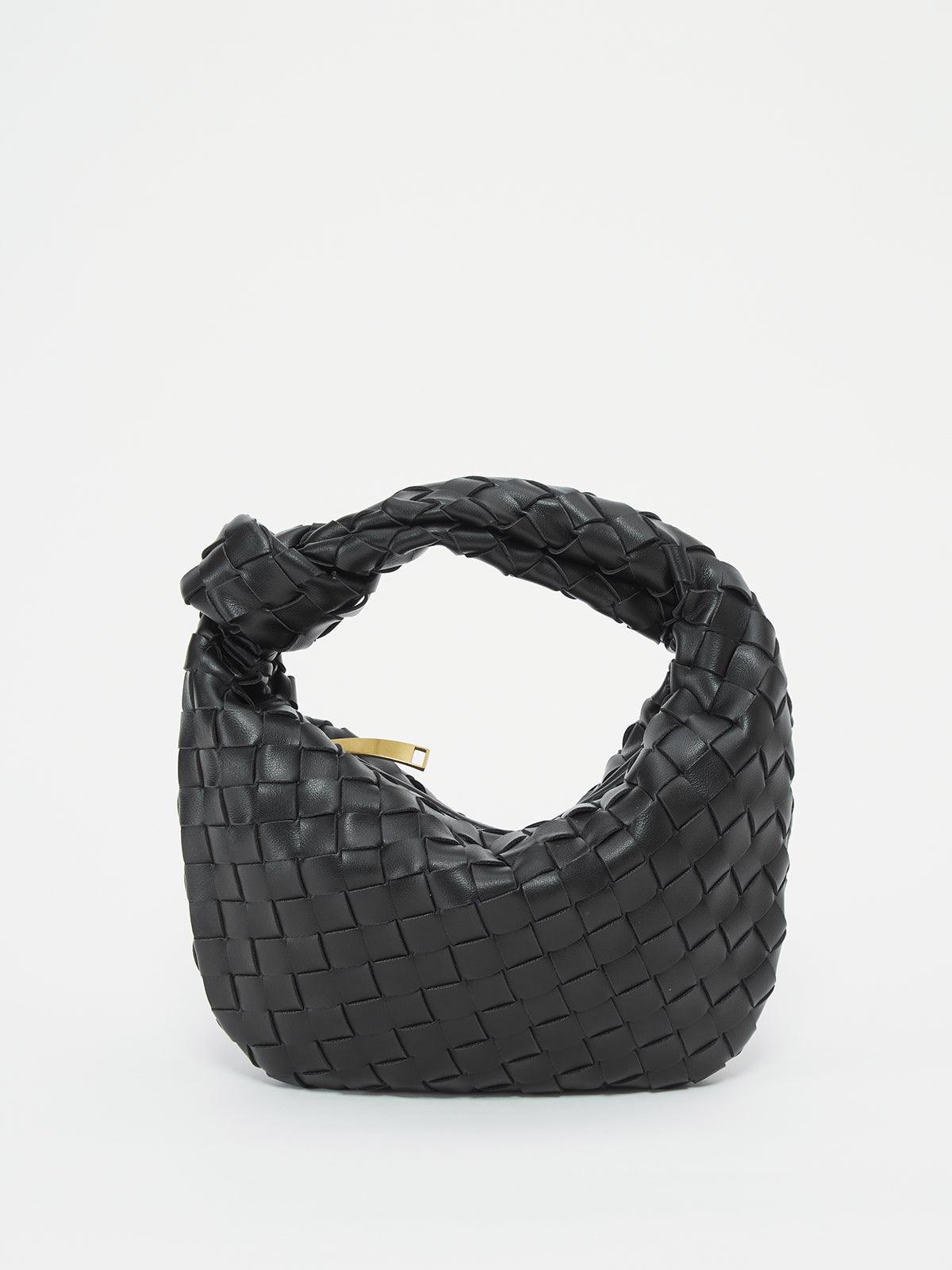 Casual Relaxed Style - Comfortable Everyday Wear - Perfect for Leisure and Relaxation