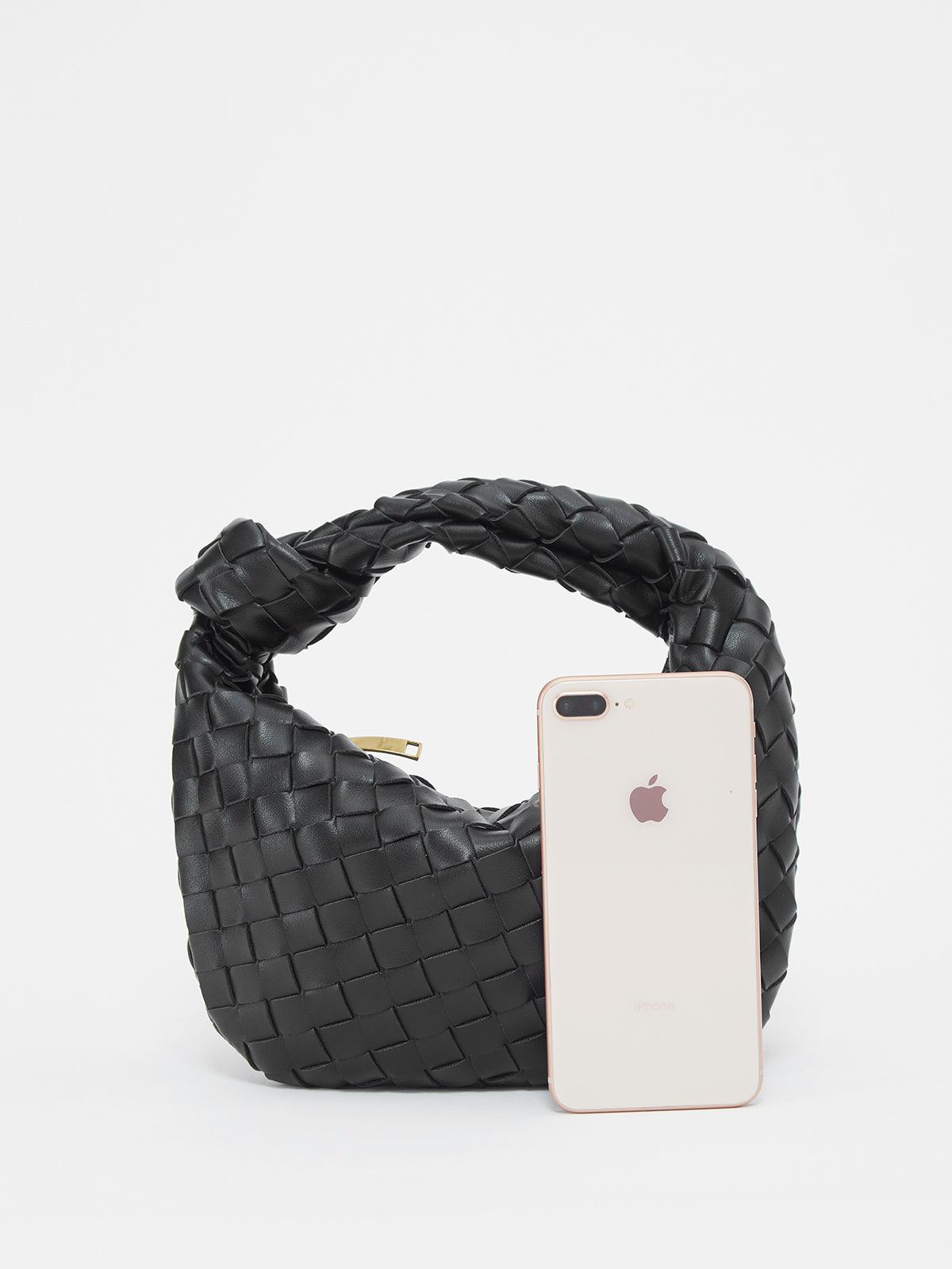 Casual Relaxed Style - Comfortable Everyday Wear - Perfect for Leisure and Relaxation