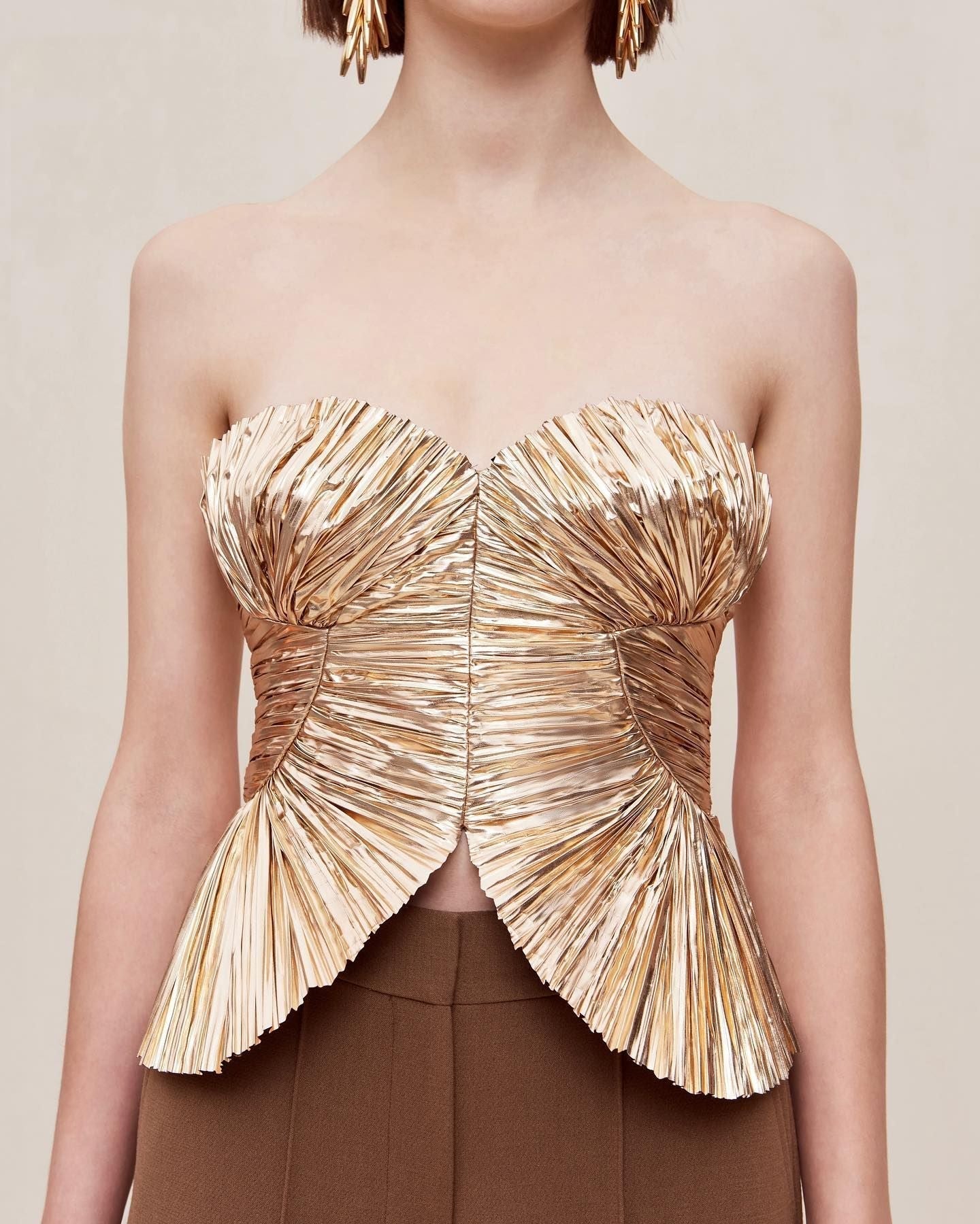 Women's - Elegant Pleated European Style Dress Top - Lightweight Fabric - Perfect for Any Occasion