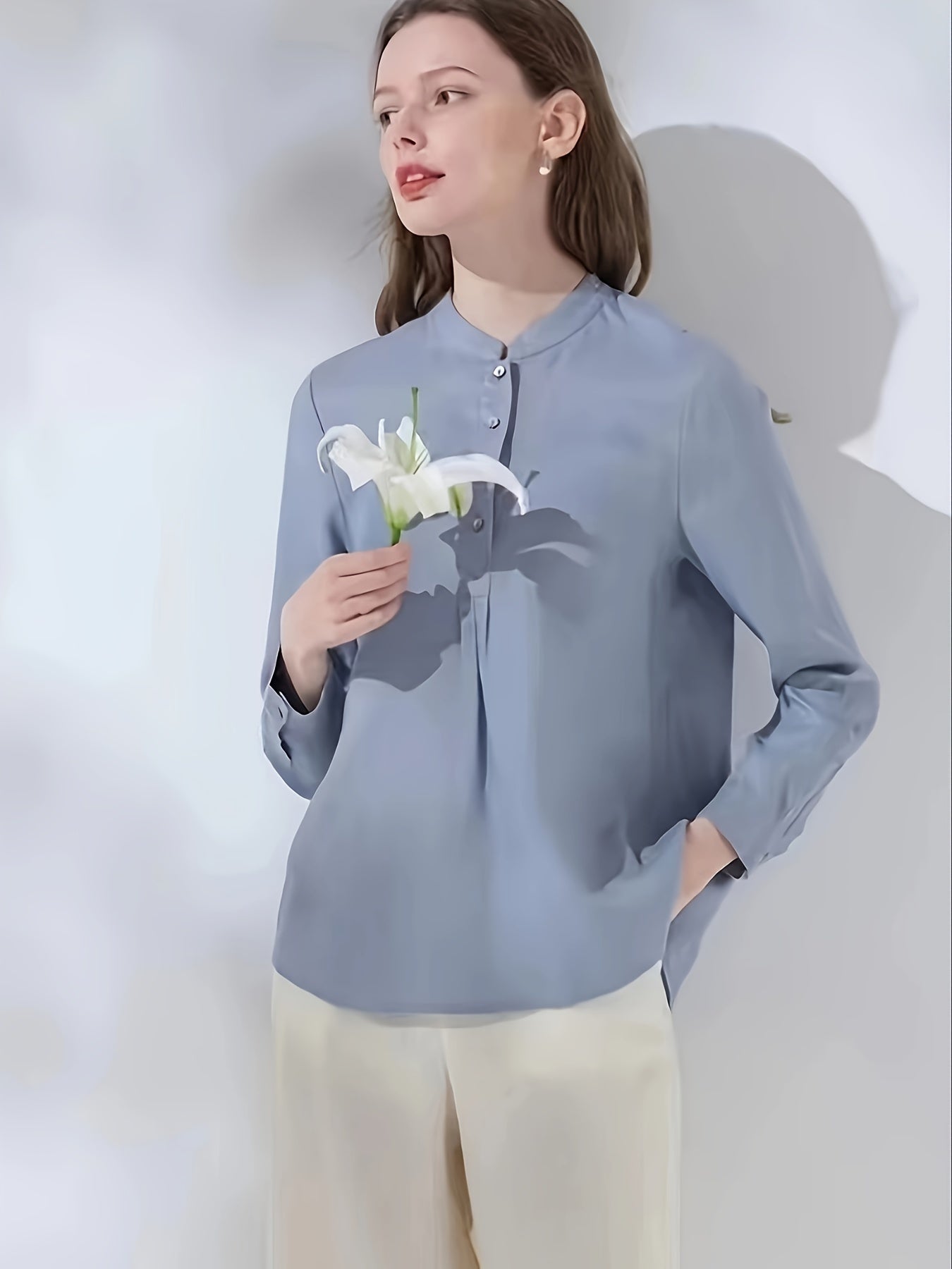 Women's - Linen Shirt - Light Blue Long-Sleeved with Split Sleeves - Elegant and Comfortable Style