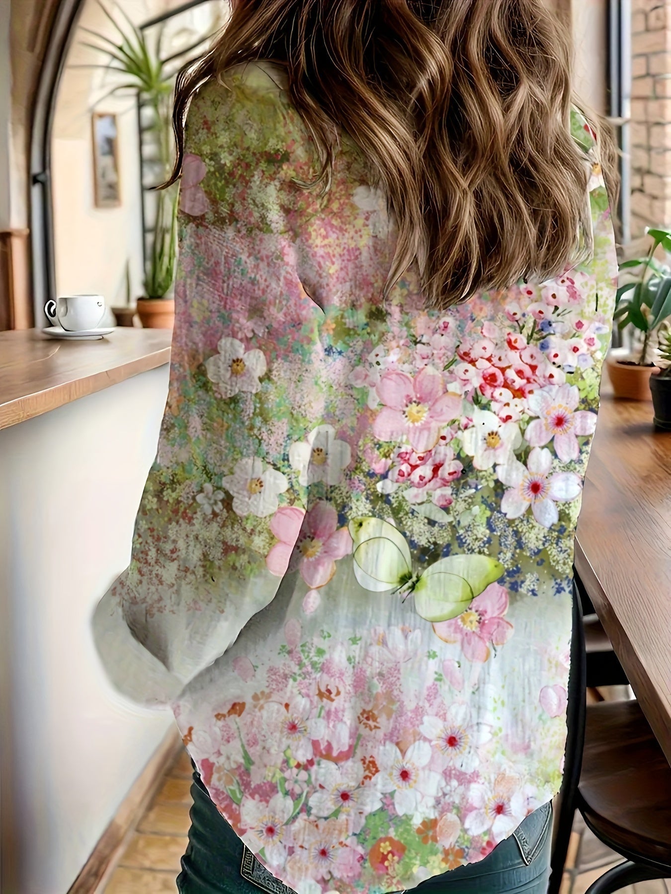 Women's - Linen Shirt - Floral Pattern, Long Sleeves & Upturned Collar - Romantic Style for Effortless Elegance