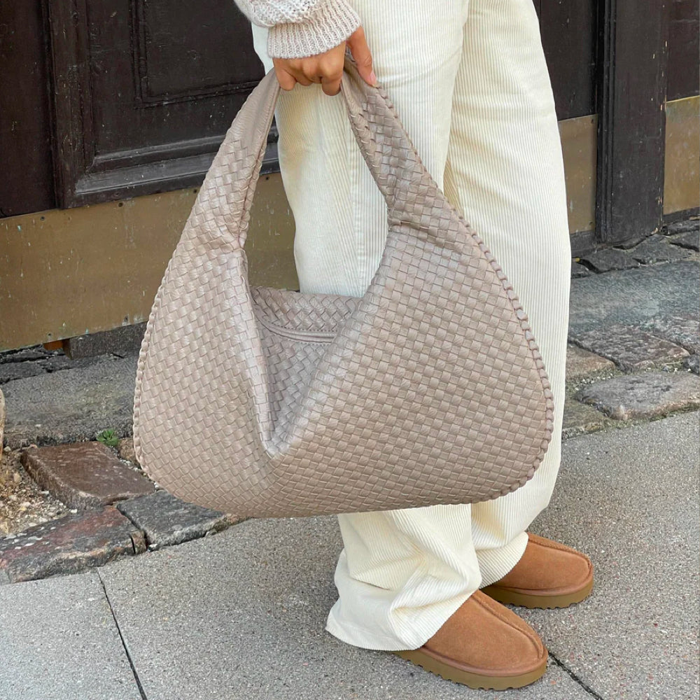 Tote Bag - Stylish - High Quality, Spacious, Elegant Design - Ideal for Work and Leisure