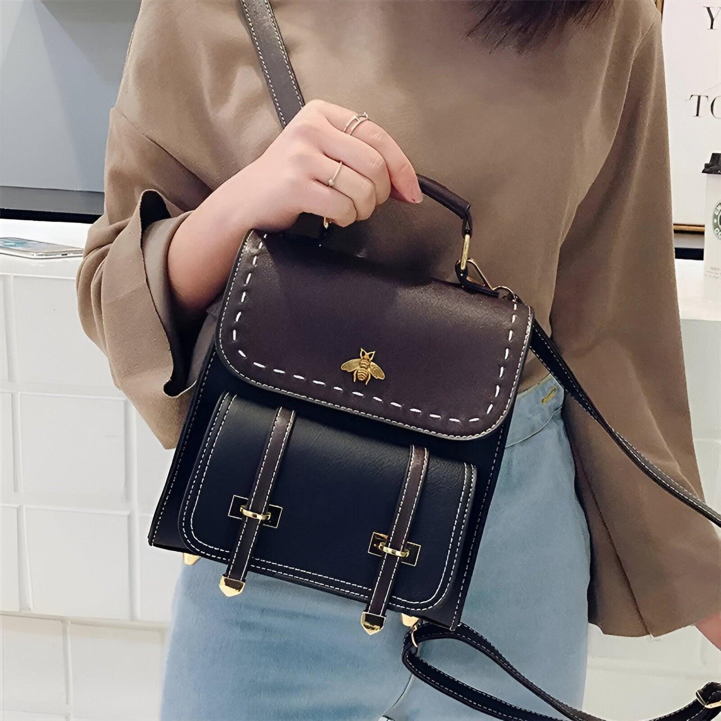 Classic and Comfortable Bag - Stylish Canvas Tote - Versatile Everyday Carryall
