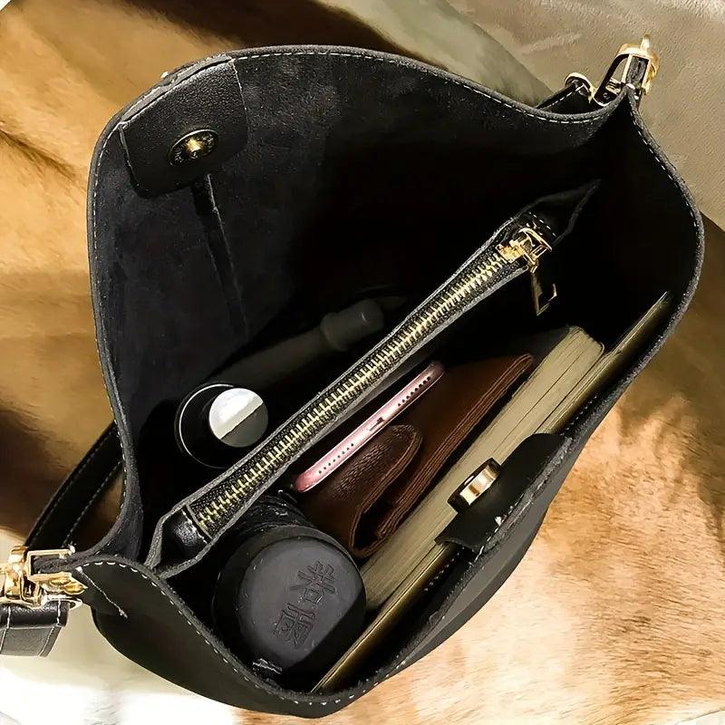 Trendy Tote Bag - Durable Material - Stylish and Functional Everyday Accessory