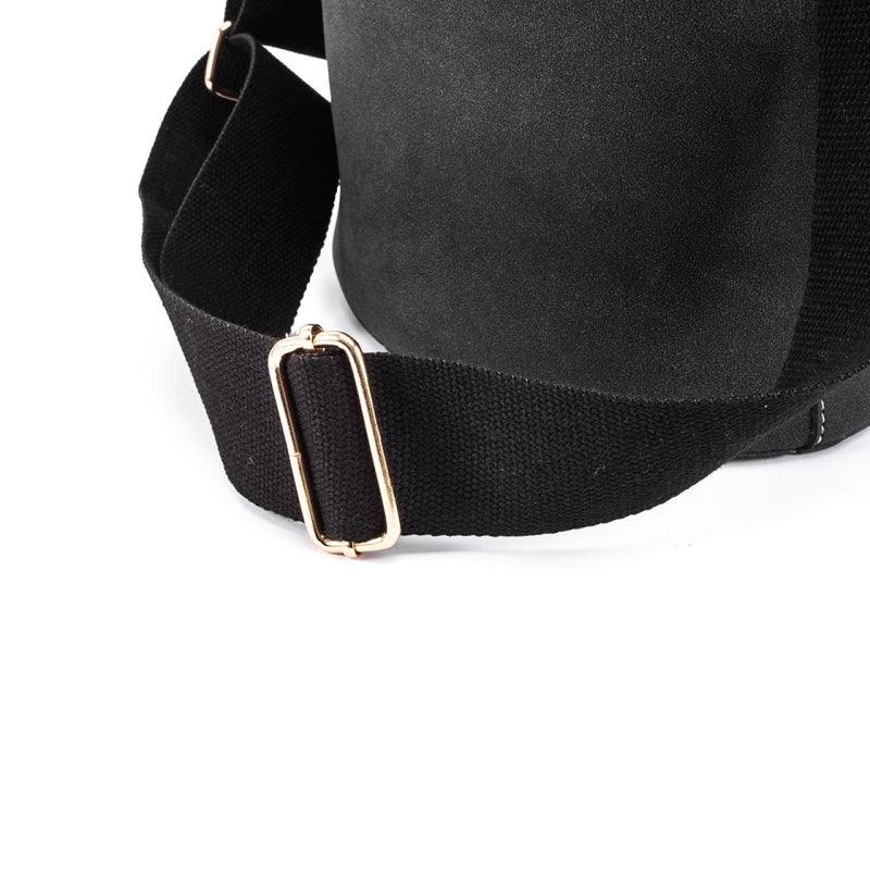 Trendy Tote Bag - Durable Material - Stylish and Functional Everyday Accessory