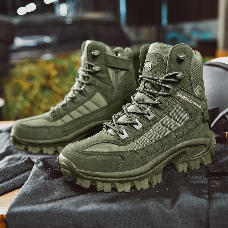 Waterproof, puncture-resistant military boots for outdoor use