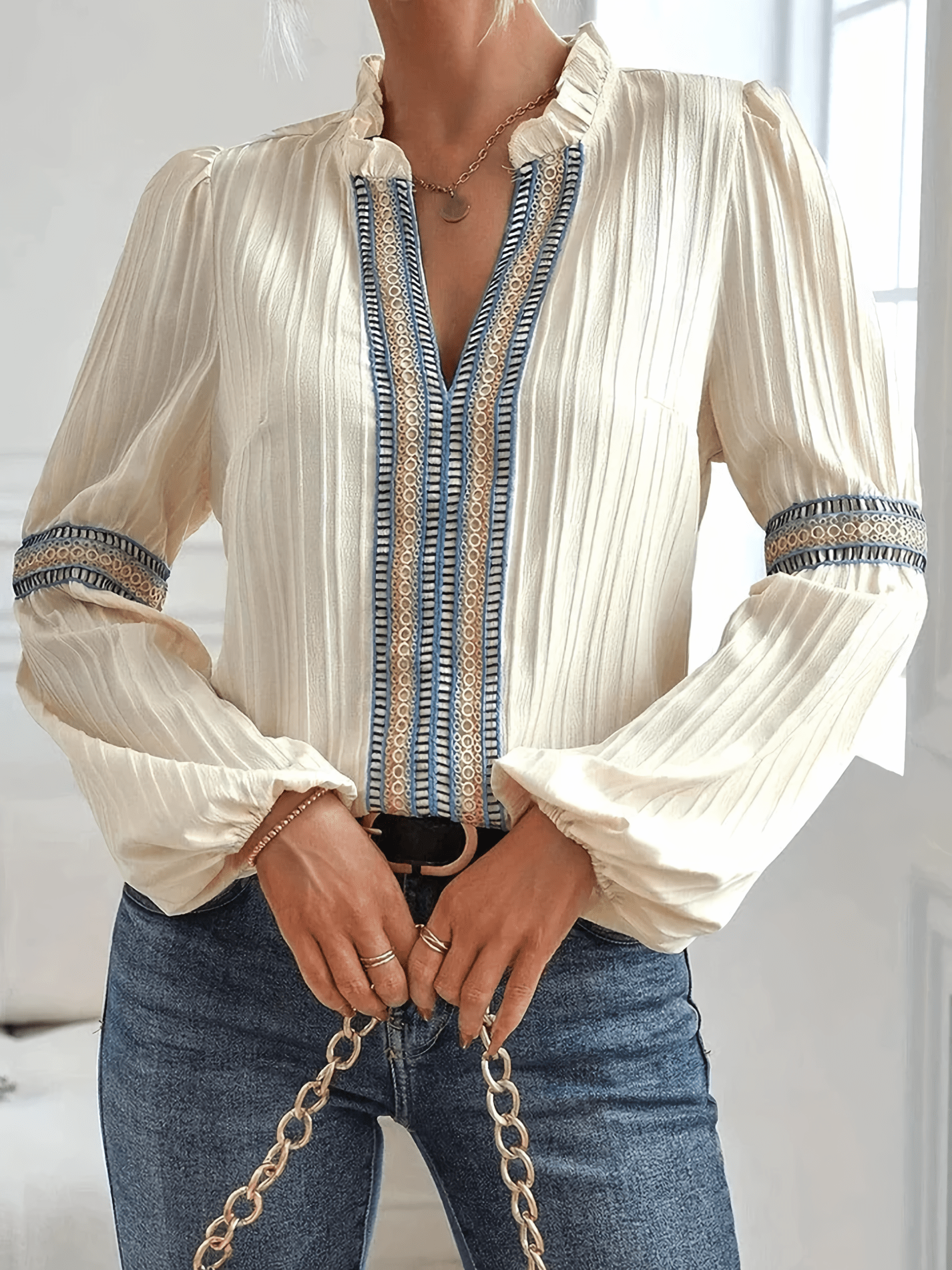 Jacqueline - Elegant blouse with puff sleeves