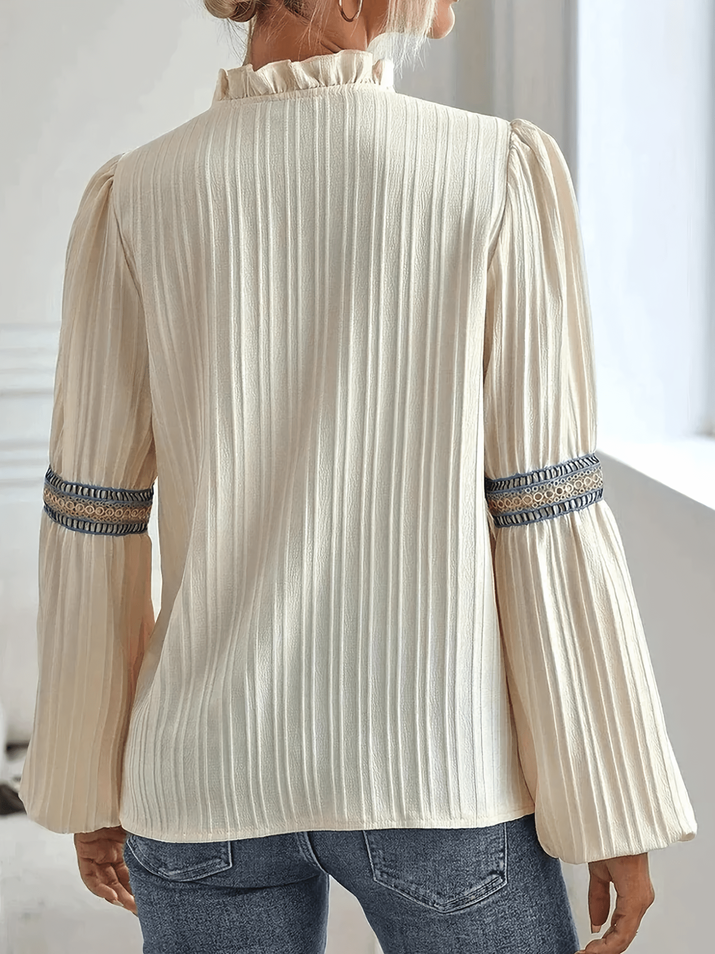 Jacqueline - Elegant blouse with puff sleeves