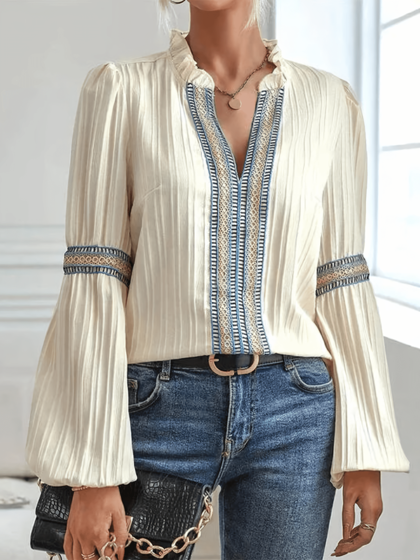Jacqueline - Elegant blouse with puff sleeves