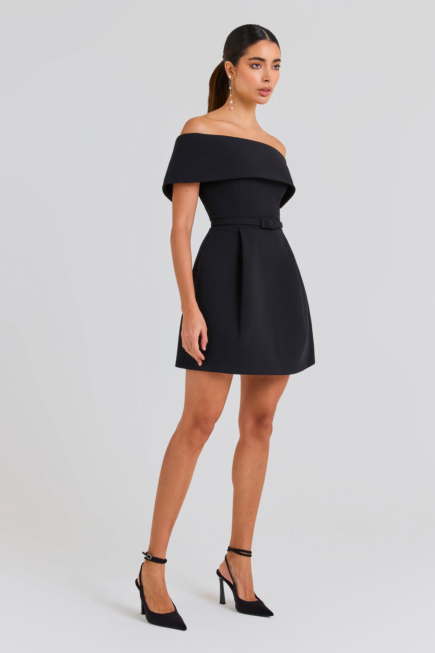 Adeline - Elegant Off-Shoulder Mini Dress