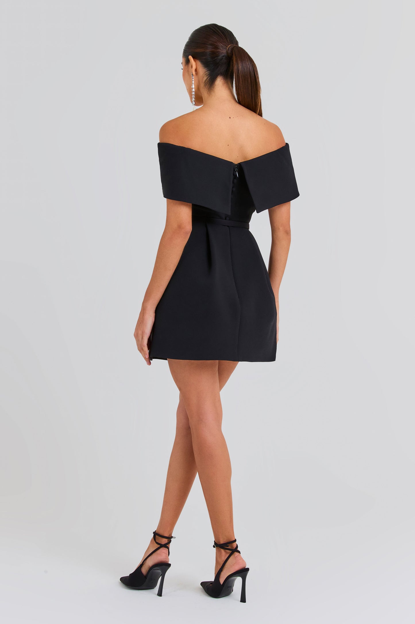 Adeline - Elegant Off-Shoulder Mini Dress