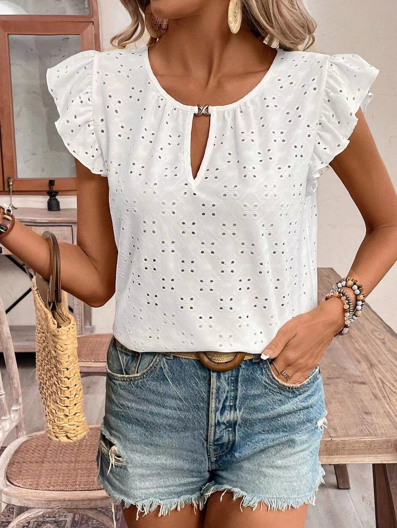 Women's - Jacquard V-neck Puff Sleeve Tee Top - Stylish & Comfortable - Perfect for Casual Outings