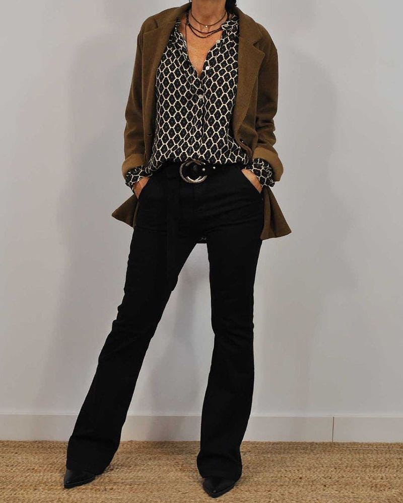 Omara - Ladies blouse with V-neck