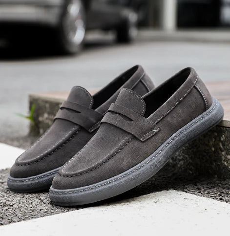 Elias - Classic slip-on loafers with cushioned sole