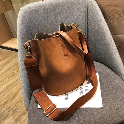 Trendy Tote Bag - Durable Material - Stylish and Functional Everyday Accessory