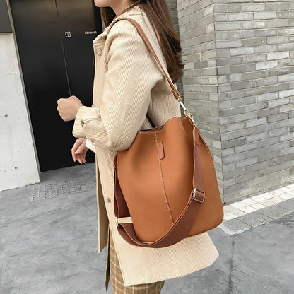 Trendy Tote Bag - Durable Material - Stylish and Functional Everyday Accessory