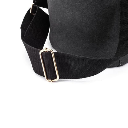 Trendy Tote Bag - Durable Material - Stylish and Functional Everyday Accessory